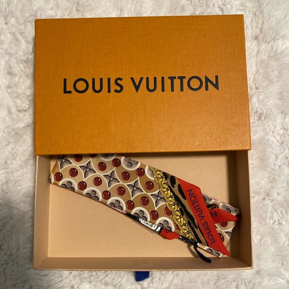SALE❗️New Slim Authentic Louis Vuitton Bandeau❗️ - Picture 4 of 4